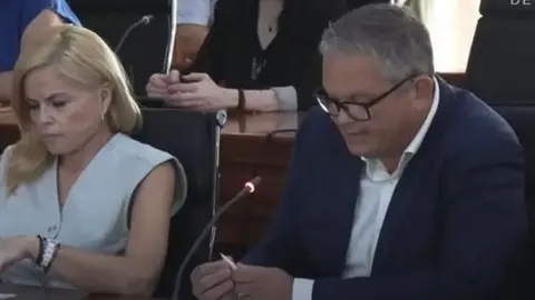 Imagen del último pleno de Arrecife durante la intervención del portavoz del PSOE en la capital