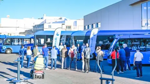 Imagen de la presentación de las guaguas.