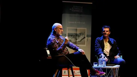 Fernando Aramburu en su charla en Lanzarote.