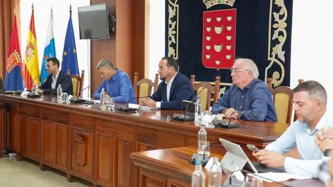 Imagen del encuentro del Consorcio de Seguridad y Emergencias en la Mesa Insular del Agua