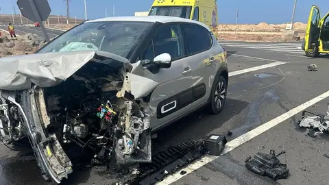 Imagen del terrible aspecto en el que quedó uno de los vehículos siniestrados