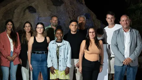 La nueva responsable local con sus compañeros tras la asamblea de Coalición.