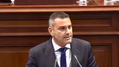 Oswaldo Betancort este miércoles durante la defensa de su propuesta.