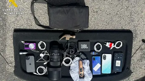 Material incautado por la Guardia Civil.