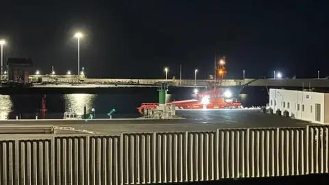 Imagen de archivo de la llegada de otra embarcación a Naos. 