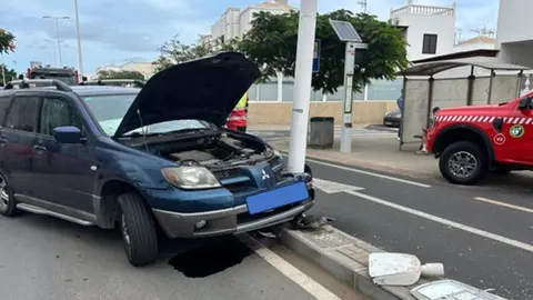 Imagen del vehículo cuando llegaron los bomberos