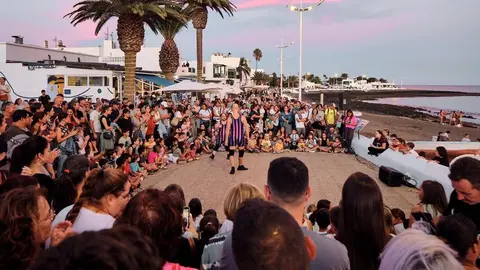 David y Goliat en Playa Honda