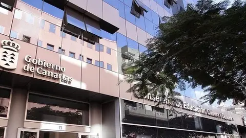 Imagen de la sede de la Consejería de Educación y Deportes del Gobierno de Canarias donde se tendrá que producir la reunión.
