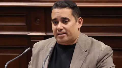 Yoné Caraballo en el Parlamento autonómico
