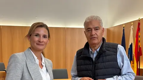 El alcalde de Tías y la concejal responsable tras la salida del pleno.