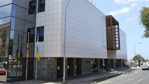 Imagen de la entrada de los juzgados de Arrecife