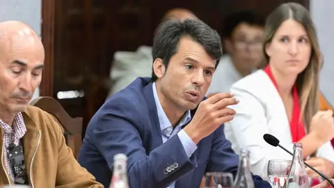 Marcos Bergaz en un pleno de Teguise