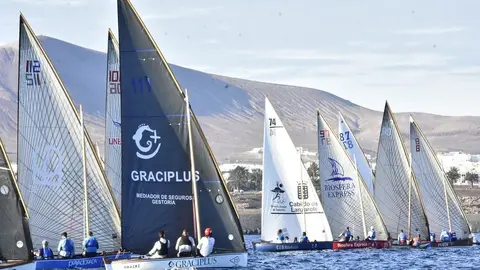 Imagen de los equipos en plena regata