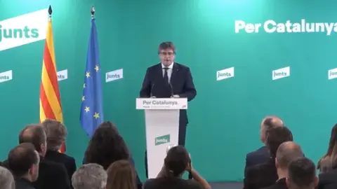Imagen de la rueda de prensa que ha ofrecido este lunes por la tarde Carles Puigdemont.