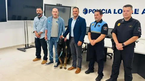 Momento de unos ejercicios de adiestramiento con un equipo especializado