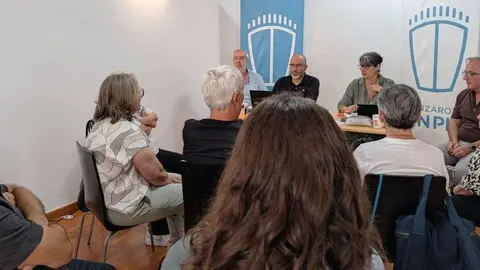 Imagen de una reunión de Lanzarote en Pie.