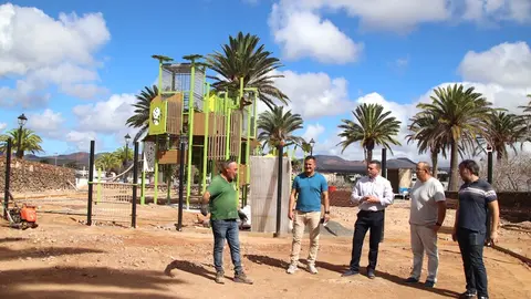 Óscar Noda junto a Rubén Arca y Ángel Lago en su visita al parque de El Rincón.
