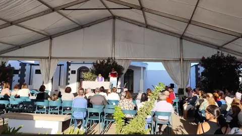 Imagen de la gente que acudió al oficio que se realizó.