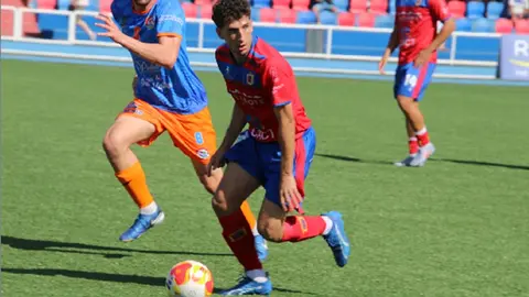 Imagen de una de las jugadas del encuentro.