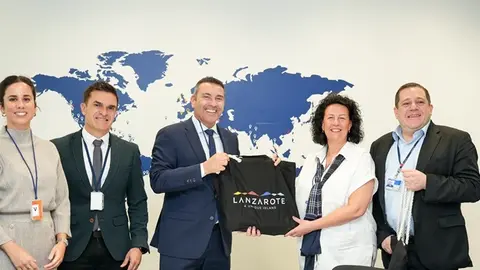 Oswaldo Betancort y Héctor Fernández junto al director de Planificación y Estrategia de British Airways.