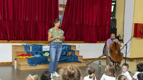 Olivia Duque en el CEIP Dr. Alfonso Spínola.
