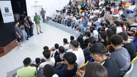 Marci Acuña en la presentación de teatro que cura.