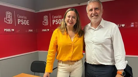 María Dolores Corujo con Ángel Víctor Torres en la sede del PSOE canario.