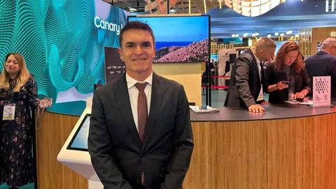 Héctor Fernández en la World Travel Market.