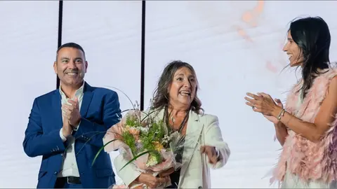 El presidente del Cabildo y la consejera de Industria arroparon a Maria Cao en el merecidísimo homenaje que le brindó el mundo de la moda en Lanzarote.