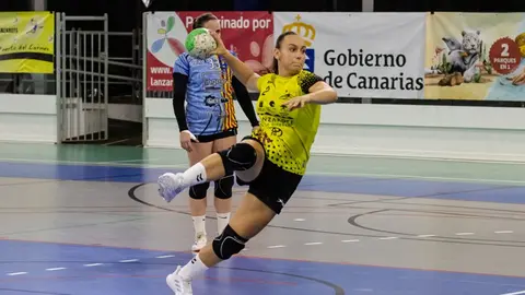 Uno de los momentos del choque que finalmente quedó en tablas.