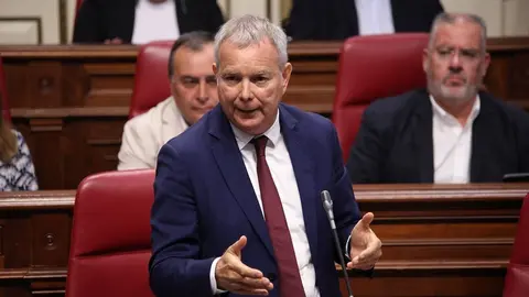 Sebastián Franquis en el Parlamento de Canarias.