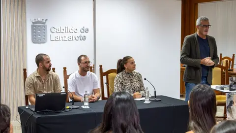Marci Acuña en la charla Voces Pérdidas.