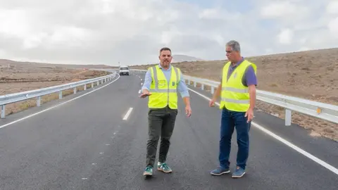 El consejero Jacobo Medina con el concejal Eugenio Robayna.