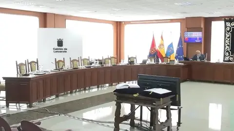 Momento en el que los integrantes de la oposición abandonaron el pleno ordinario en señal de protesta.