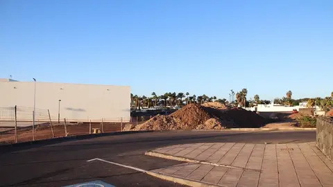 Emplazamiento de ejecución de obras del centro de salud de Playa Blanca.