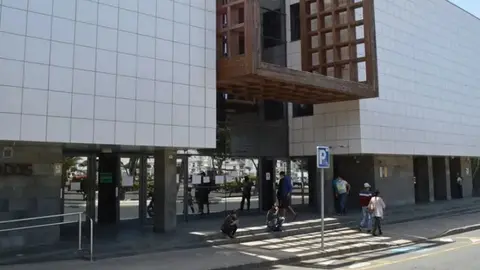 Imagen de la entrada a los juzgados de Arrecife. 