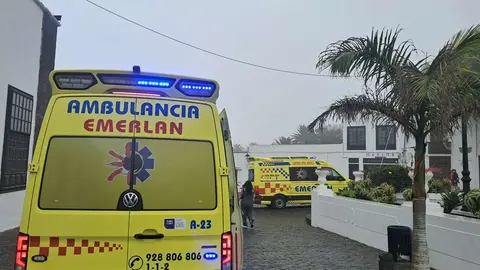 Ambulancia de EMERLAN en la zona.