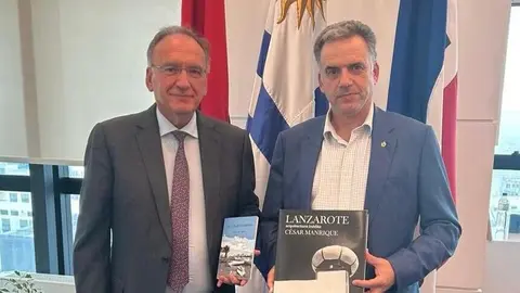 Manuel Fajardo junto a Yamandú Orsi.