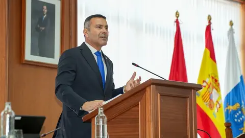 Oswaldo Betancort durante el Debate del Estado de la Isla.