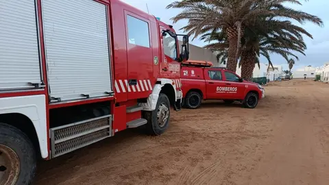 Bomberos del Consorcio de Seguridad y Emergencias en La Graciosa.