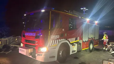 Los bomberos tras su intervención en el accidente.