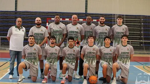 Jugadores y Cuerpo técnico del CB La Villa.