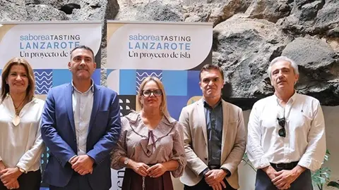 Firma del convenio interadministrativo para desarrollar las acciones previstas en el Plan Estratégico del Producto Enogastronómico de Lanzarote y La Graciosa.