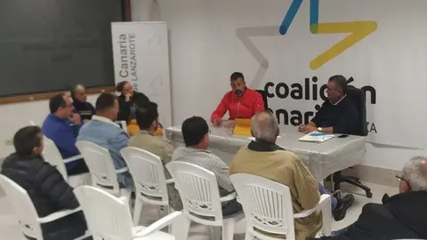 Emilio Machín y Mateo Ramón en un comité local de CC en Yaiza.