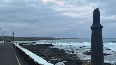 Farola en mal estado.