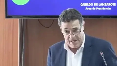 Óscar Pérez en una intervención reciente en el Pleno del Cabildo de Lanzarote. 