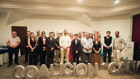 Emilio Machín junto a sus compañeros del comité local de Yaiza.