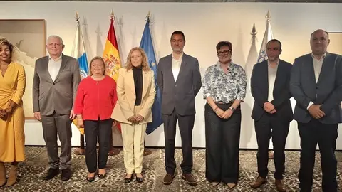 Astrid Pérez junto a participantes del videopodcast.