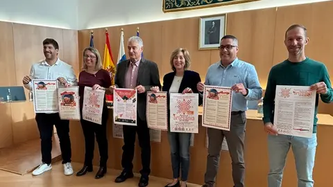 Componentes del grupo de gobierno de Tías presentando el programa de Navidad.