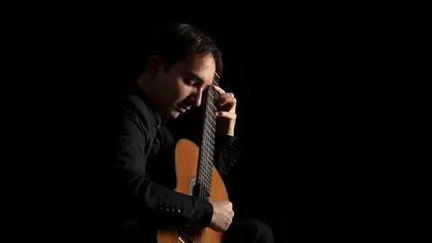 Guitarrista clásico lagunero Luis Alejandro García.